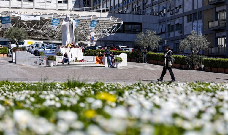 El Papa pide “desarmar la Tierra” en carta enviada desde el hospital