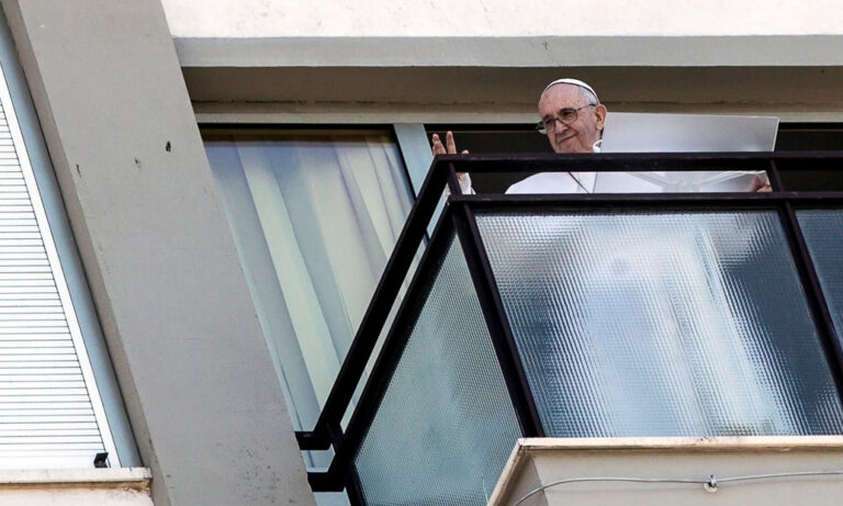 El Papa se asomará este domingo desde el hospital tras 37 días internado