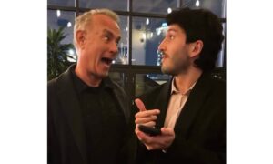 Tom Hanks promociona el nuevo tema de Sebastián Yatra, “La Pelirroja”