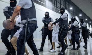 Reuters: El Salvador enviará a 238 venezolanos del Cecot a Caracas por estadounidenses