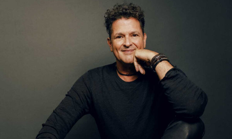 Carlos Vives emprende un nuevo viaje musical por la infancia y la diversidad de Colombia