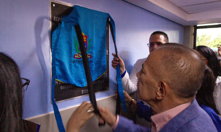 Rosales inaugura el moderno Centro Clínico Ambulatorio El Silencio