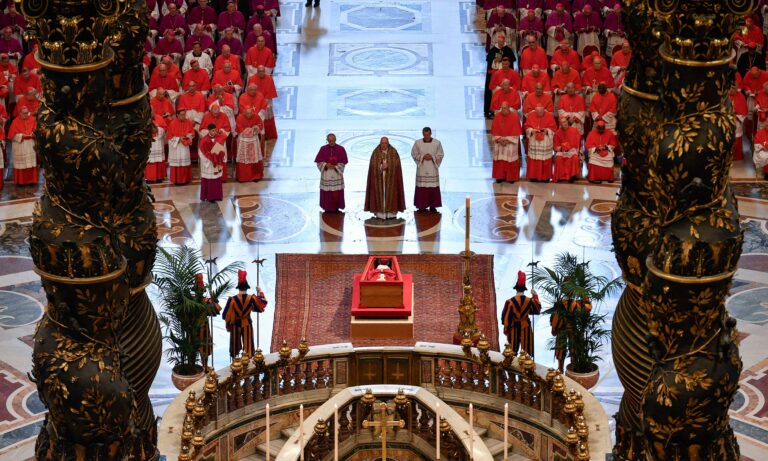 Vaticano evalúa ampliar la despedida del Papa por “alta afluencia”