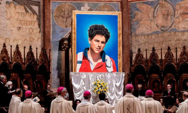 El Vaticano suspende canonización de Carlo Acutis tras muerte del Papa