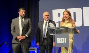 Machado y González Urrutia reciben el Premio Héroes de la Democracia