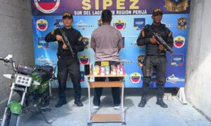 Apresan a joven por transportar 18 cigarrillos electrónicos en Colón