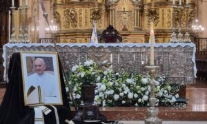 Argentinos recuerdan con nostalgia al papa Francisco tras su fallecimiento