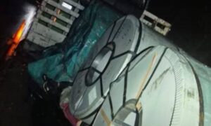 Muere en Colombia familia de 5 venezolanos que viajaba oculta en gandola