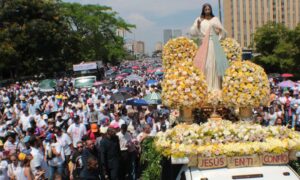 Reliquias de 5 santos acompañarán a Jesús de la Misericordia en la caminata