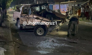 Dos heridos tras vuelco de camioneta en la avenida principal de Mene Grande