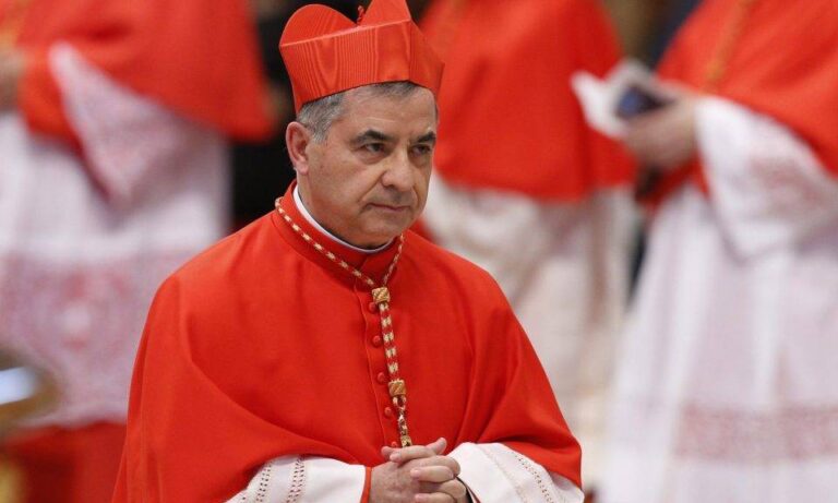 Cardenales agradecen a Becciu su gesto de renunciar al cónclave