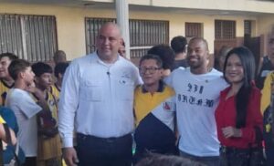 Colegio Guadalupe homenajea a glorias del baloncesto zuliano
