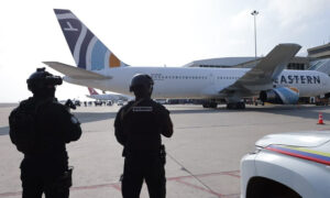 Llegan desde EE. UU. otros 191 deportados, 2 con solicitud ante Interpol