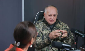 Cabello acusa al Gobierno de EE. UU. de “robarse a los niños venezolanos”