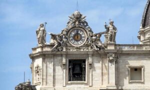 El Vaticano anuncia el inicio del protocolo funerario de Francisco