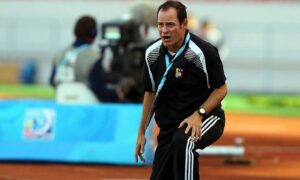 Fifa amplía suspensión de extécnico de selección femenina por abusos