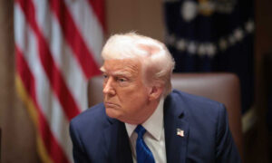 Podrían declarar en desacato al Gobierno de Trump por enviar migrantes a El Salvador