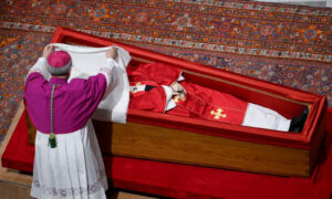 Culmina el rito del cierre del féretro del Papa en la basílica de San Pedro
