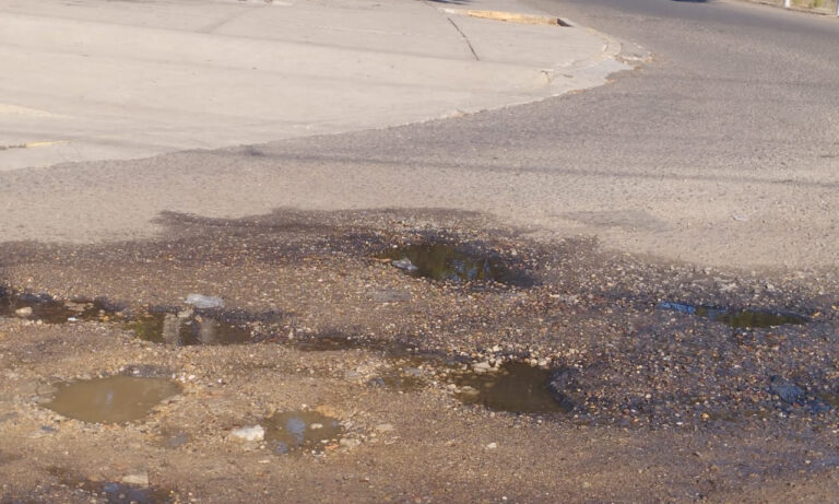 Fugas de agua deterioran calles de Mara Norte y San Jacinto