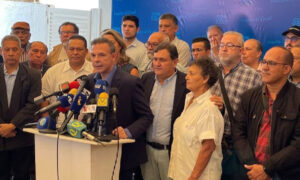 Plataforma Unitaria propone plan para recuperar la democracia