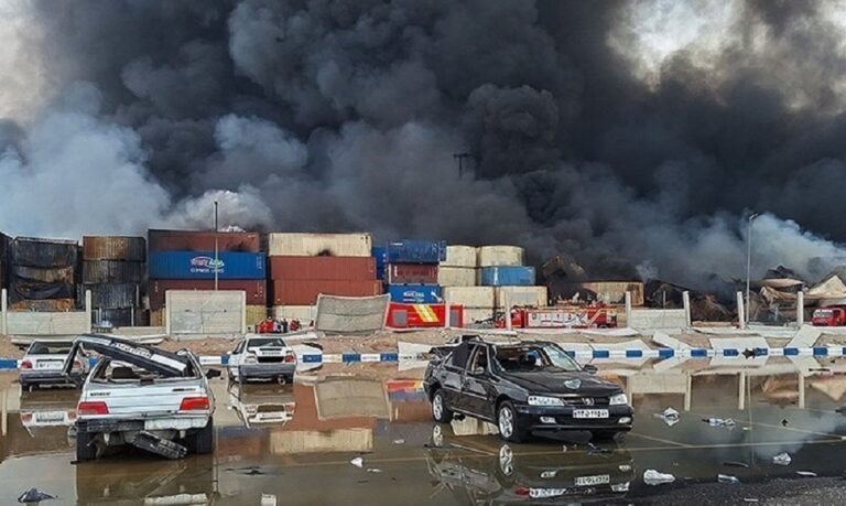 Irán aún no apaga incendio en el puerto que causó 46 muertos