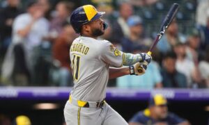 Jackson Chourio encadena 10 juegos seguidos con hit