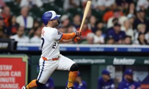 José Altuve alcanza el total de hits de otro segunda base del Salón de la Fama