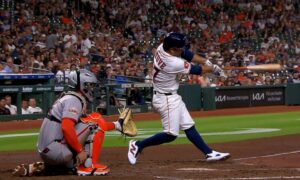 José Altuve se acerca a los .400 tras su primer cuadrangular de la temporada