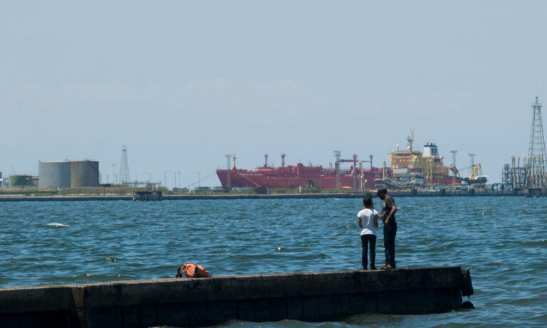Petroleras con licencias de EE. UU. finalizan cargas de crudo venezolano