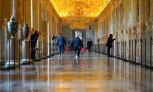 Empleados del Vaticano reclaman que su sueldo no aumenta desde 2008