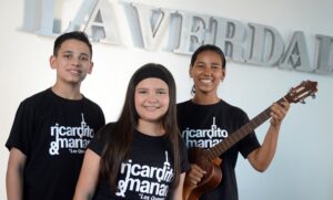 “Los Quevedo” estrenan su primer sencillo “Amor en el aula”