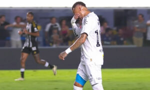 Neymar sufre una lesión y sale del campo llorando