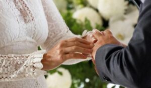 Novio escapa la víspera de la boda con todos los regalos