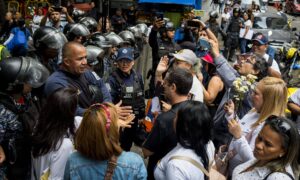 PNB y GNB bloquean protesta de madres que piden justicia para adolescentes presos