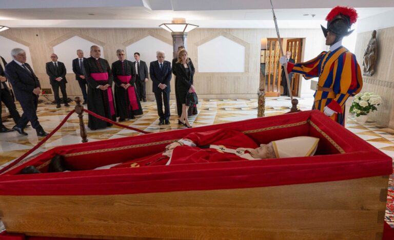 Representantes de la Iglesia venezolana acudirán al funeral del Papa