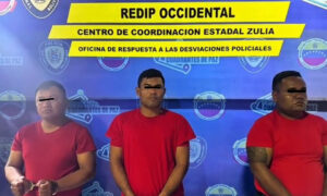 Arrestan a 3 policías por robarle $1.435 a un hombre en alcabala de Sinamaica