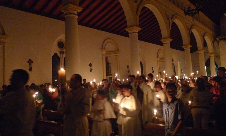 Sábado Santo: la vigilia pascual que anuncia la resurreción de Jesús