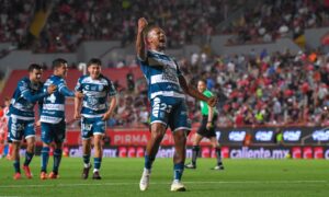 Salomón Rondón renueva con el Pachuca