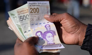 Bolívar pierde 20 % de su valor en abril y cierra en 87,56 por dólar