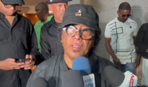Merengueros despiden a Rubby Pérez en velorio privado