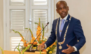 Gobernador de Bonaire alerta sobre “amenaza militar” desde Venezuela
