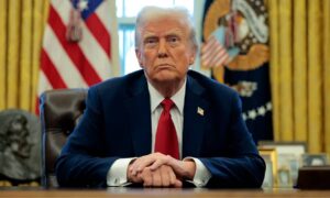 Trump pausa aranceles a 75 países por 90 días y aumenta a 125 % los de China