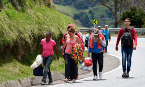 Petro advierte que 5 millones de venezolanos emigrarían por políticas de Trump