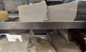 Precio del kilo de queso semiduro en Maracaibo sube a casi 9 dólares