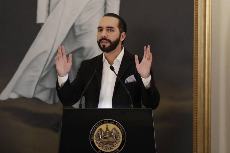 Bukele formaliza propuesta de canje de presos políticos por deportados