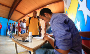 Zulianos participan en la segunda Consulta Popular Nacional