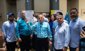 Manuel Rosales oficializa su candidatura a la reelección como gobernador del Zulia