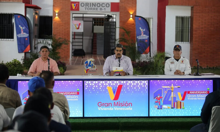 Maduro aumenta el ingreso mínimo integral a $160 indexados
