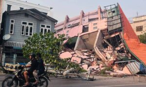 El jefe de la junta militar visita Bangkok cuando se superan los 3.000 muertos en Birmania