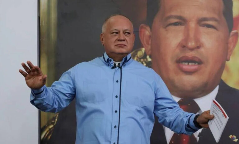 Cabello afirma que salida de opositores asilados fue una negociación